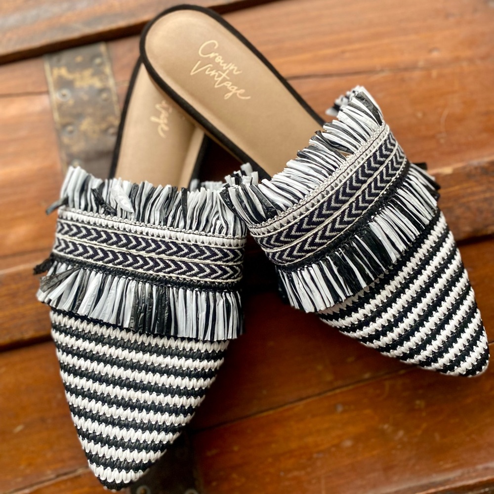 Crown vintage flats size 7